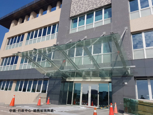 常裕營造-屏南工業區-中碳玻璃雨遮工程