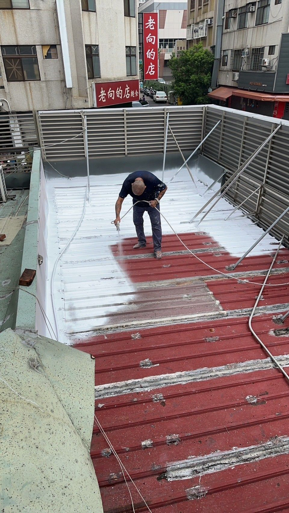 屋頂浪板隔熱漆最佳│南亞水性酷樂漆防蝕漆